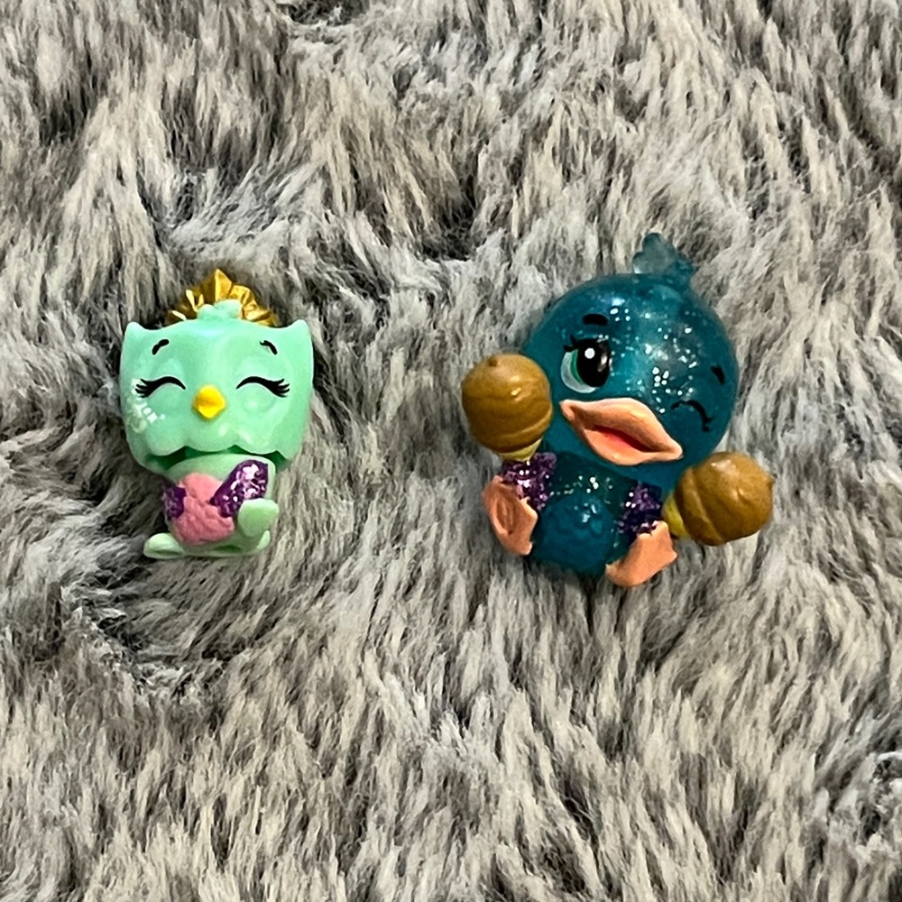 🍀5/10$ 2 figurines Hatchimal - Blooming duck And Royal Hatch Owl Read